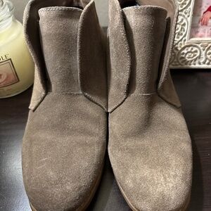 Blondo size 8 1/2 waterproof suede ankle boots grey brown